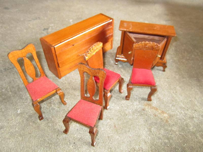 Set of small wood doll house furnit...