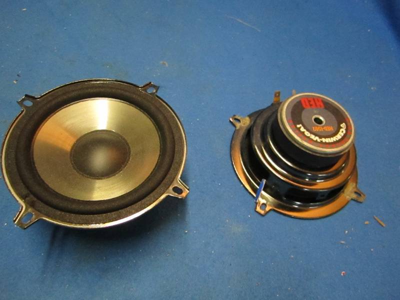 2 speakers ...