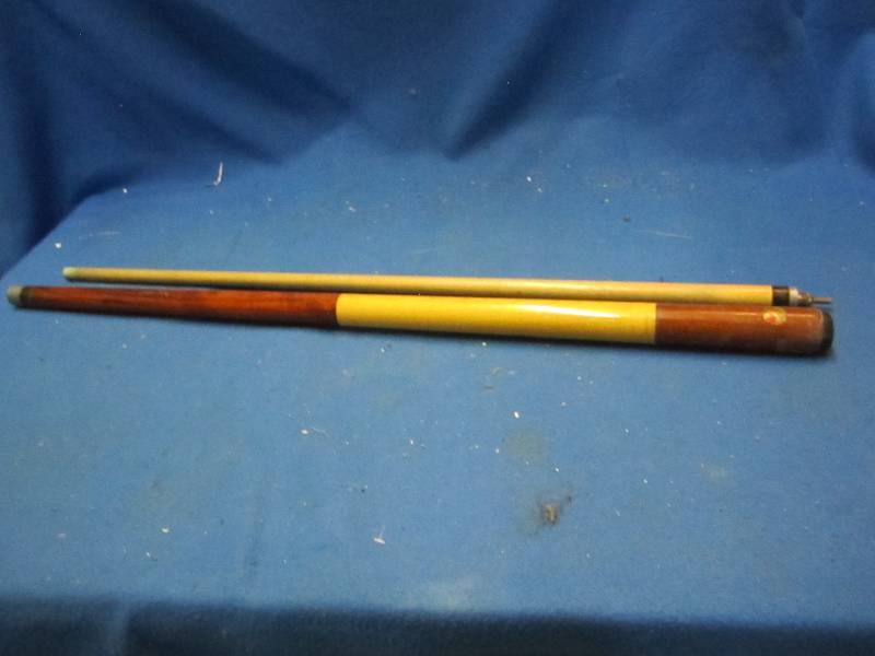 Dufferin pool cue ...
