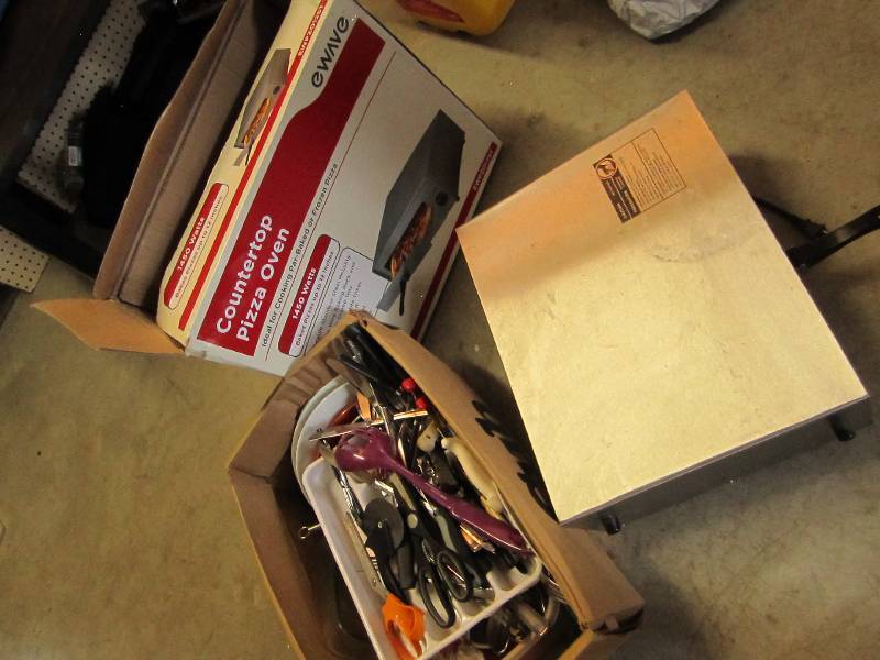 Ewave pizza oven and kitchen utenci...