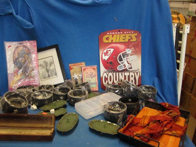 Mixed lot of candle holders, crafti...