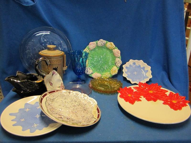 Lot of collector glassware...