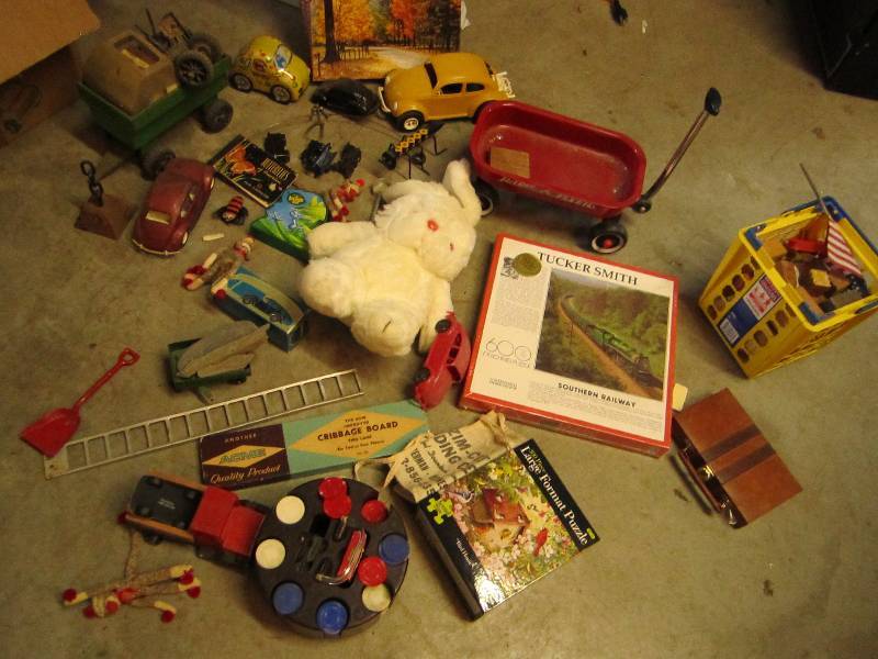 Huge value lot of vintage and antiq...
