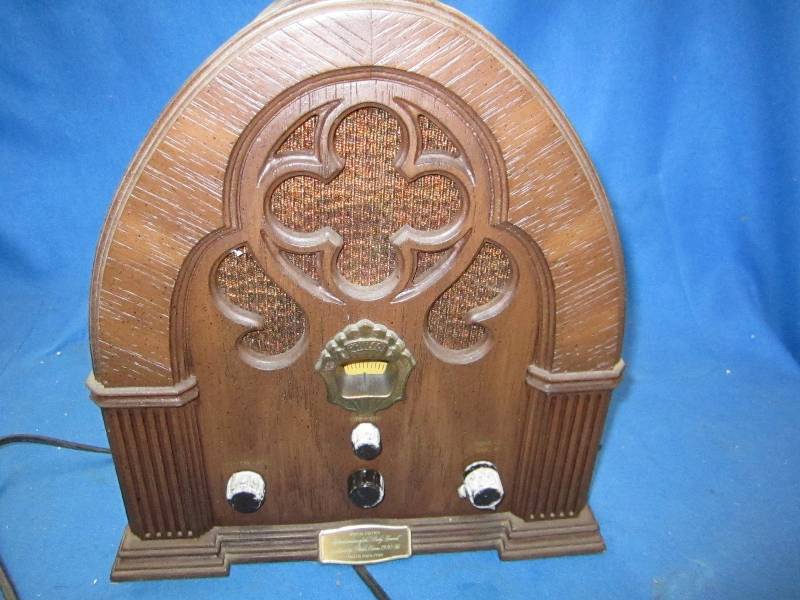 Philco special edition vintage radi...