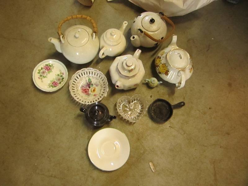 Mixed lot of assorted tea pots and ...