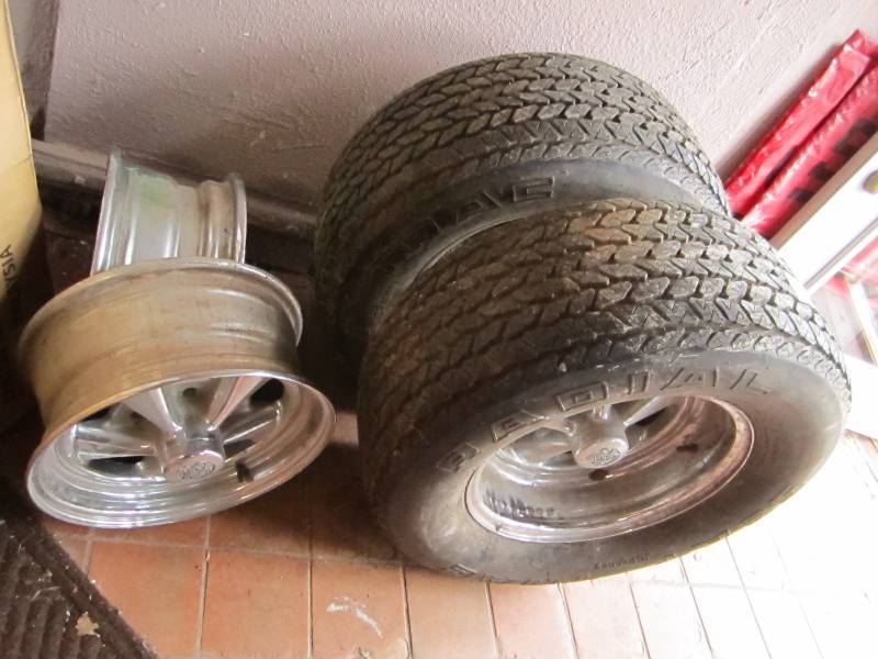 2 tires and 4 rimes,  LR60-15 CRAGA...