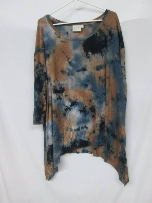 lot 73 image: Dantelle Womens Plus Tie-Dye Sharkbite Top