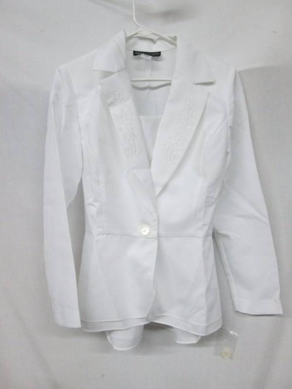 lot 75 image: Wearabouts Misses 2-pc. Cutout Skirt Suit