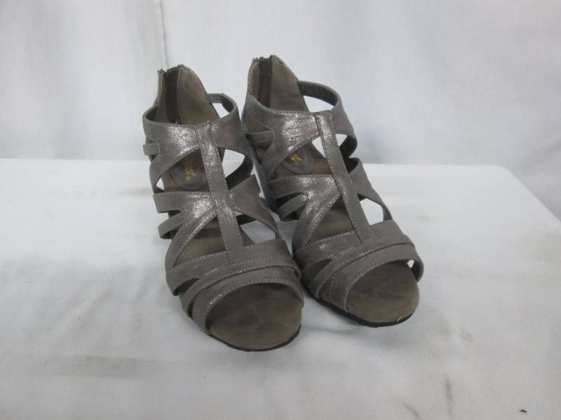 lot 53 image: Easy Street Amaze Sandal - Extra Wide