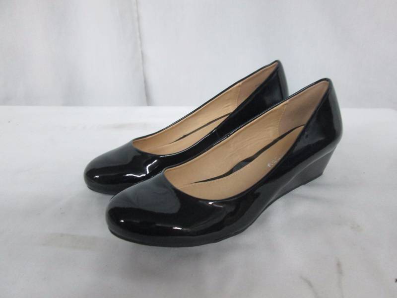 lot 52 image: CL By Laundry Womens Marcie Wedge
