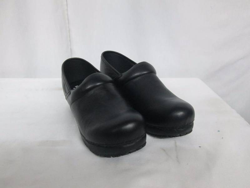 lot 67 image: Skechers Womens Nonslip Work Clog