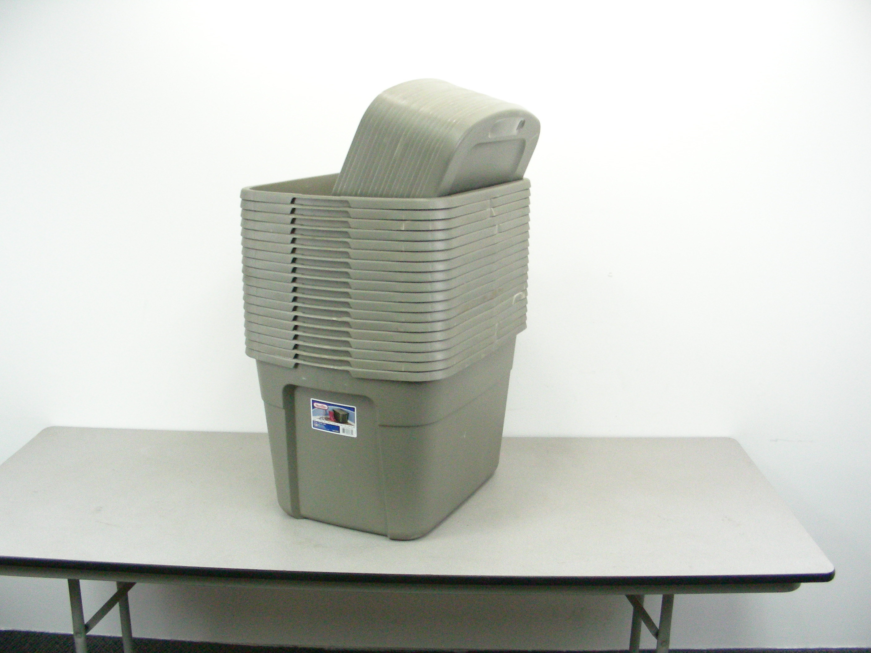 18 - 18 gallon totes with lids