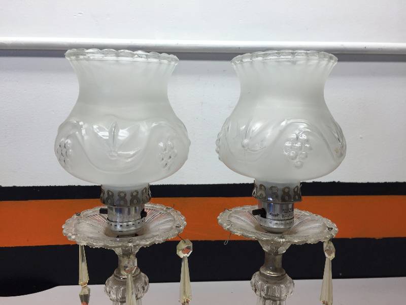 lot 4 image: 2 LEVITON ELECTRIC LAMPS