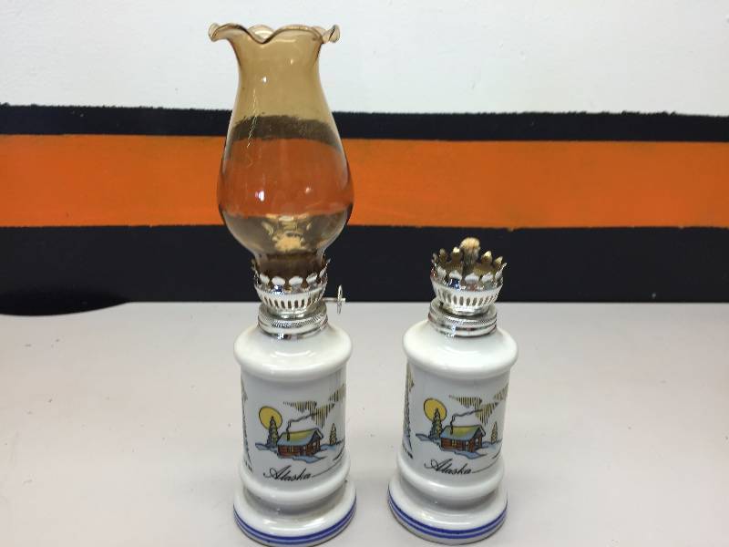 lot 6 image: 5 SMALL OIL LAMPS, 2 (NO GLOBES)