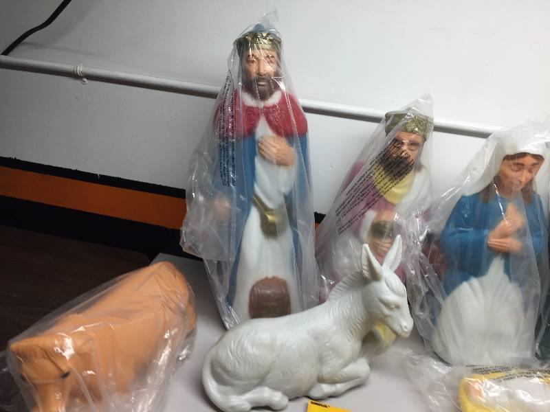 lot 11 image: 10 PIECE PLASTIC NATIVITY, 1 BOX OF FALL DECORATIONS