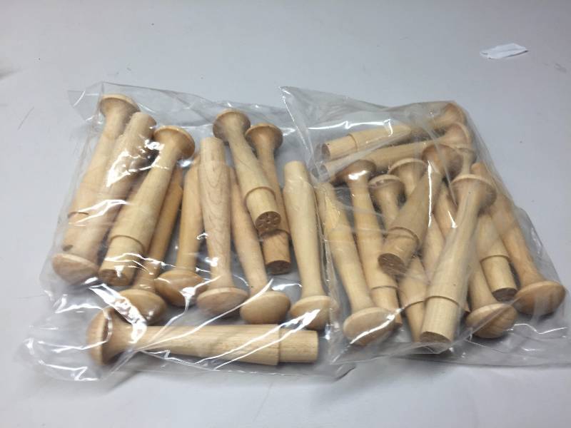 lot 18 image: 8 BAGS WOOD DOWELS (106)