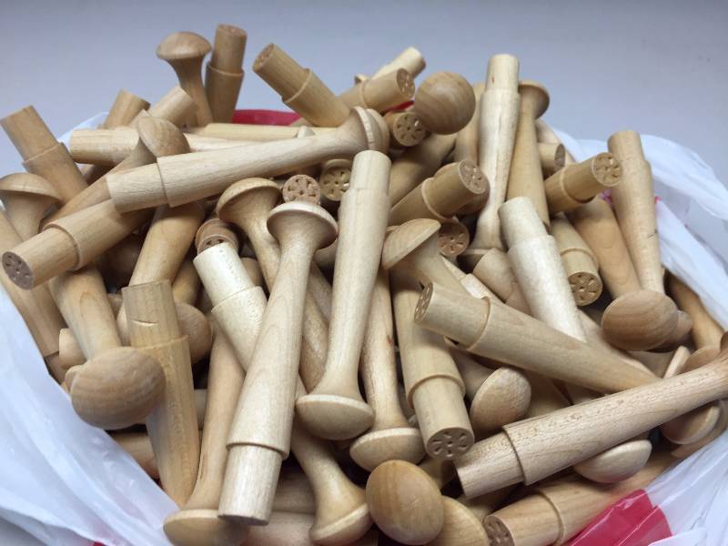 lot 19 image: 8 BAGS WOOD DOWELS (106)