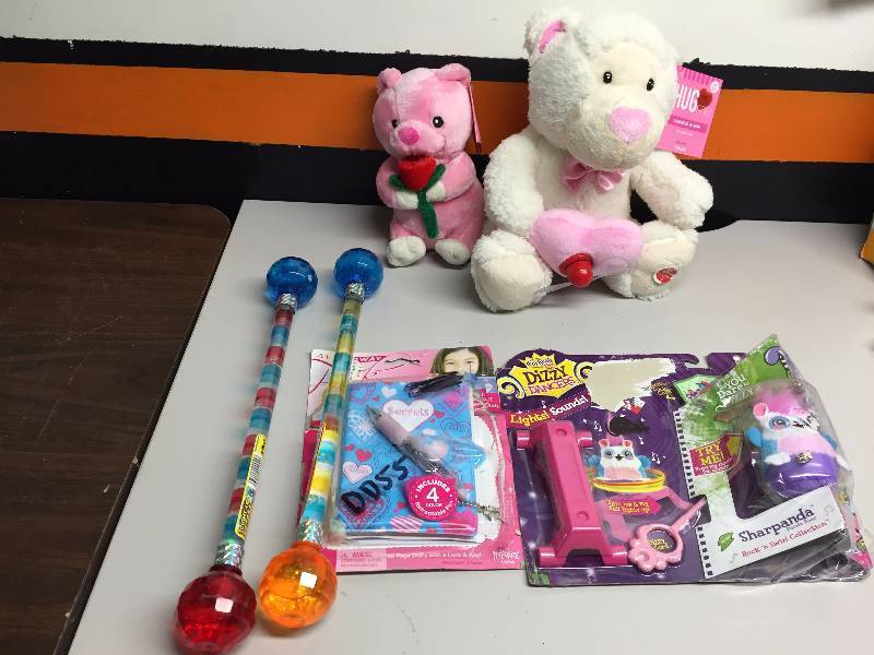 lot 22 image: ASSORTED TOYS, PILLOWCASES- 400 THREAD COUNT, SMALL BOOK SHELF, 5 ROLLS WEATHER STRIPPING, 2 QT. 5 QT MIRRO KETTLES, MAKEUP CASE, STAR WARS KNIT HAT, TENNIS RACKET- ALL PROS