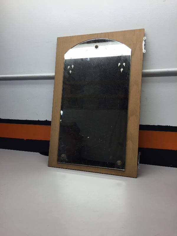 lot 25 image: VINTAGE MIRROR