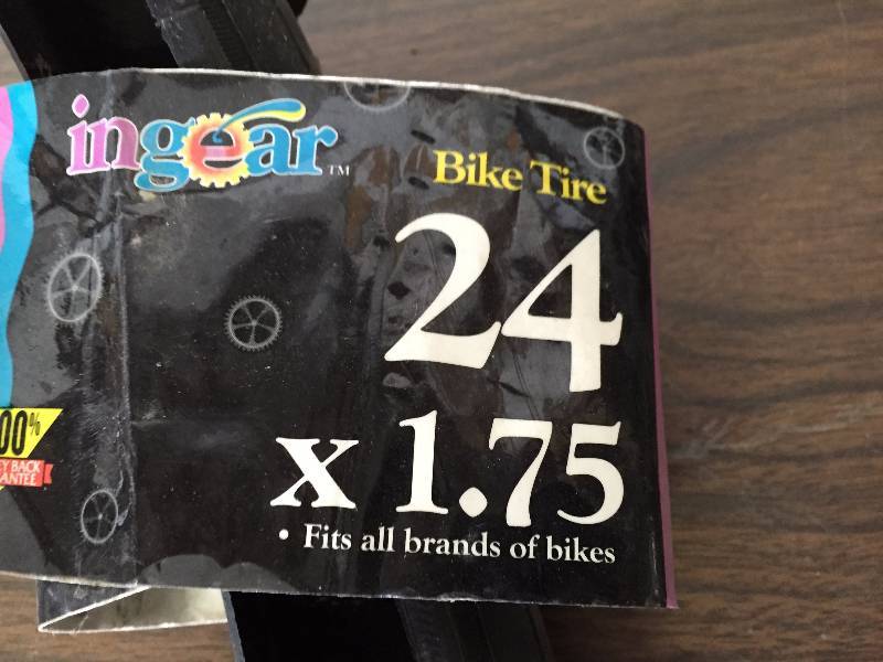 lot 26 image: 2 BIKE TIRES 24X175, 26X2.00 QUICKSET TRI-POD CAMERA, WOOD BOX