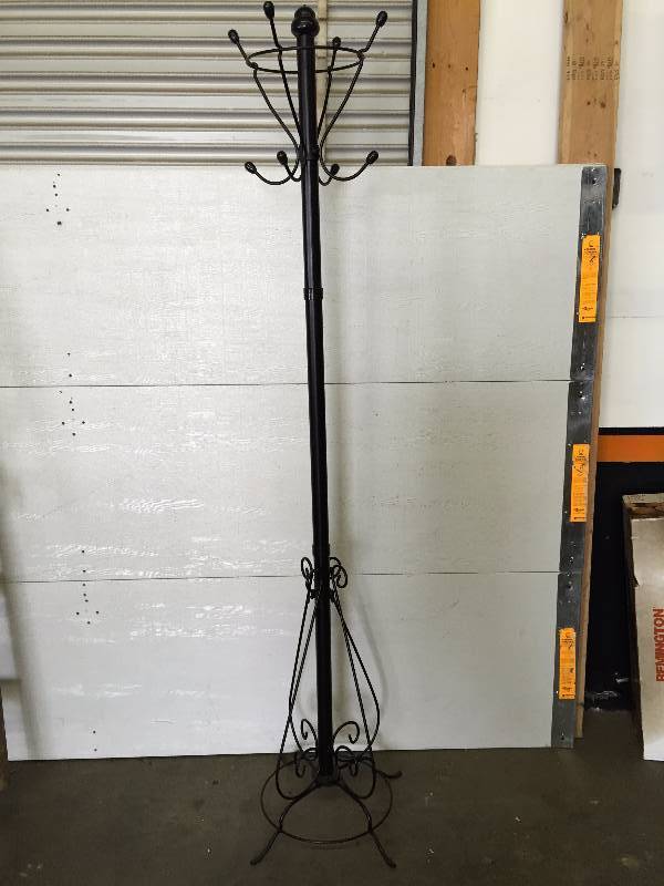 lot 28 image: WEED EATER MODEL XT20, 5 FT. STEPLADDER, SNOW SHOVEL, PEDESTAL COAT RACK, FLOWER WATERING KIT