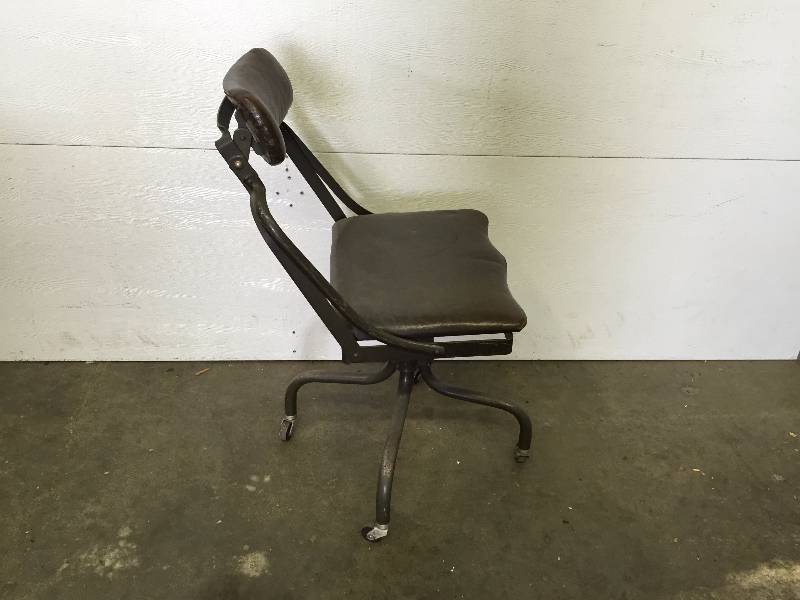 lot 29 image: VINTAGE OFFICE CHAIR
