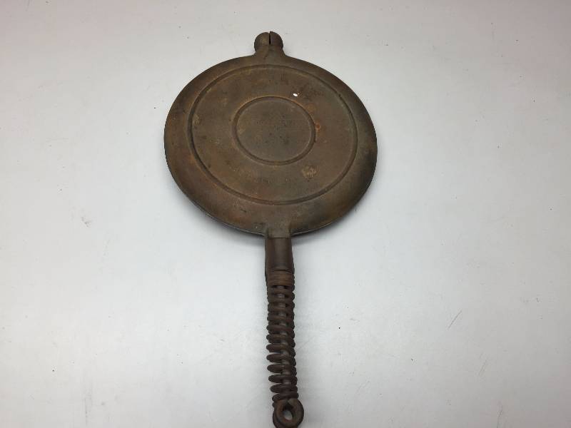lot 44 image: WARDS CAST IRON WAFFLE MAKER