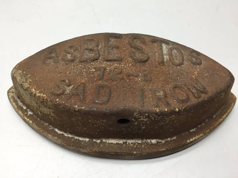 lot 46 image: 3 ASBESTOS VINTAGE IRONS (SAD IRON)