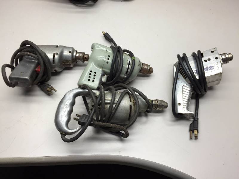 lot 61 image: 2 CRAFTSMAN DUAL MOTION SANDERS, MANNING BOWMAN 14 DRILL, BLACK AND DECKER 14 DRILL, SUNBEAM AND STEWART HORSE CLIPPER, CURRY BRUSHES, CUMMINGS 14 DRILL