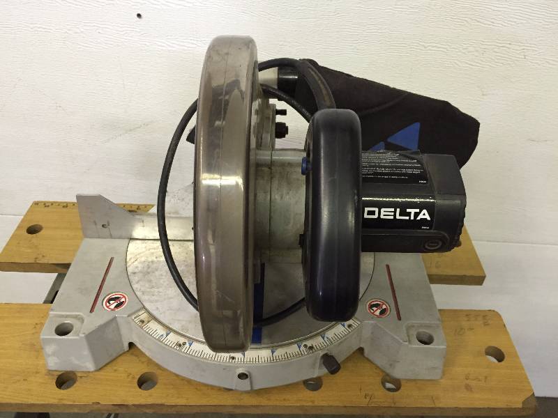 DELTA 8 1/4" COMPOUND MITER SAW (MODEL 36-040) ON WORK BENCH | AUGUST