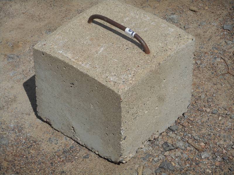 lot 5 image: 14 Square Concrete Weight With Han...