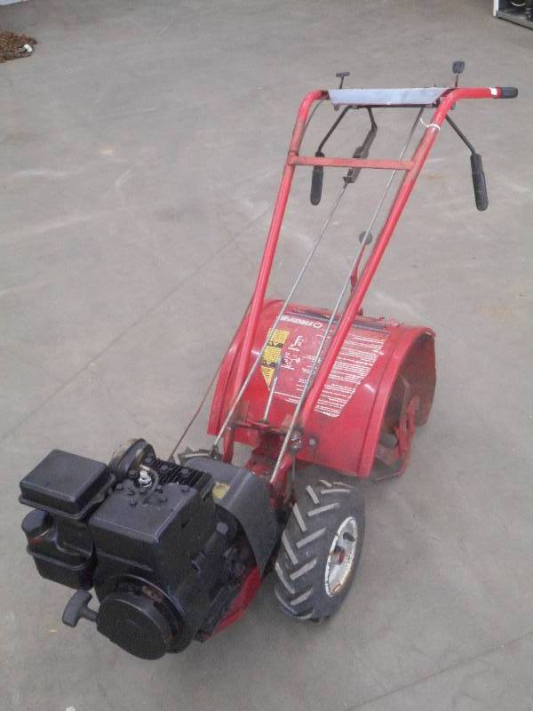 lot 12 image: Troy-Bilt Pony Rear-Tine Garden Til...