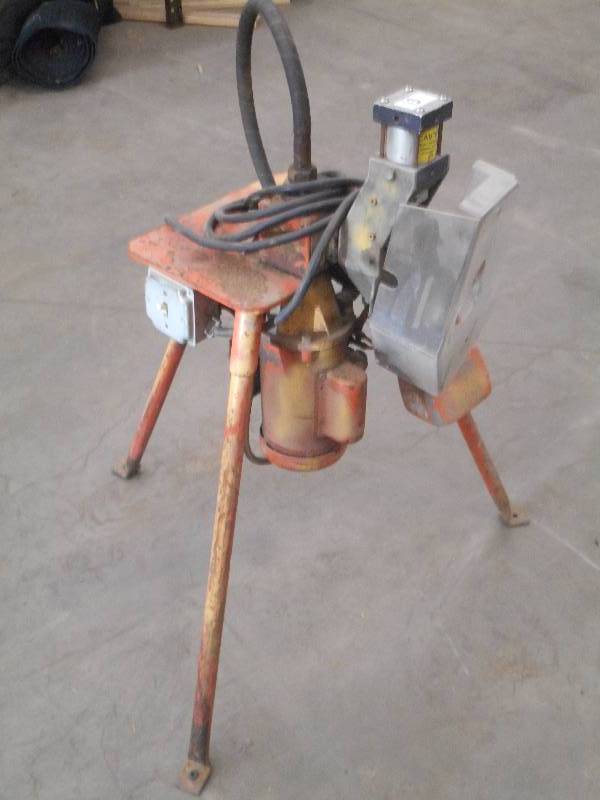 lot 13 image: Victaulic Industrial 120Volt Pipe T...