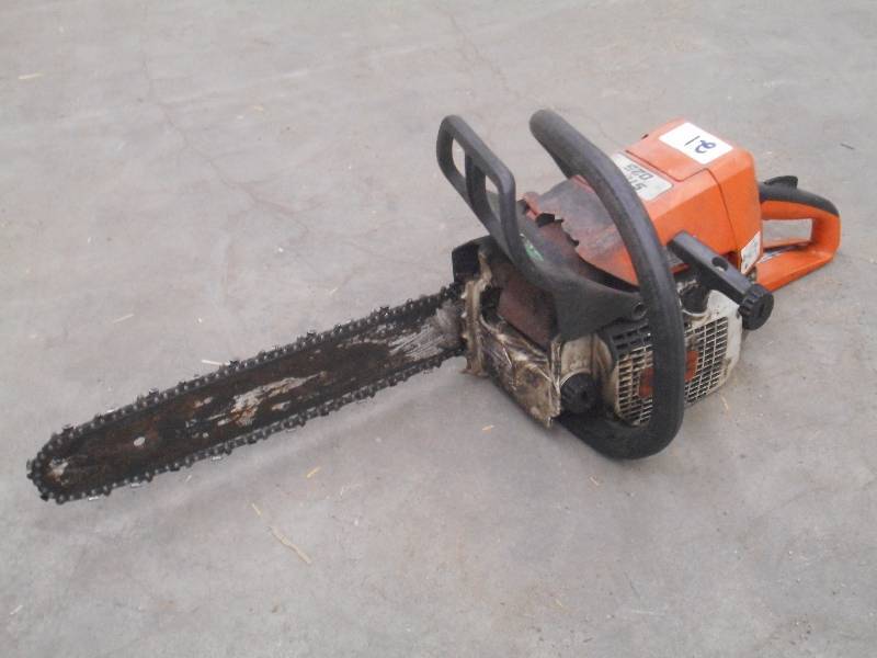 lot 21 image: Stihl 025 Chainsaw, Has Compression...