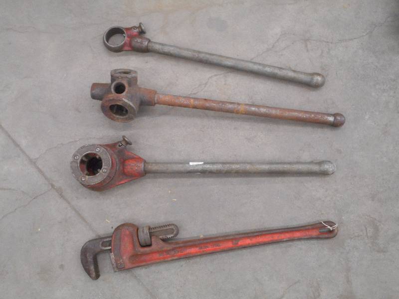 lot 26 image: (3) Pipe Threading Tools & Pipe Wre...