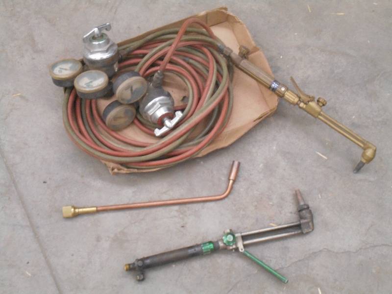 lot 30 image: Oxi-Acetylene Hose-Regulator-Torch ...