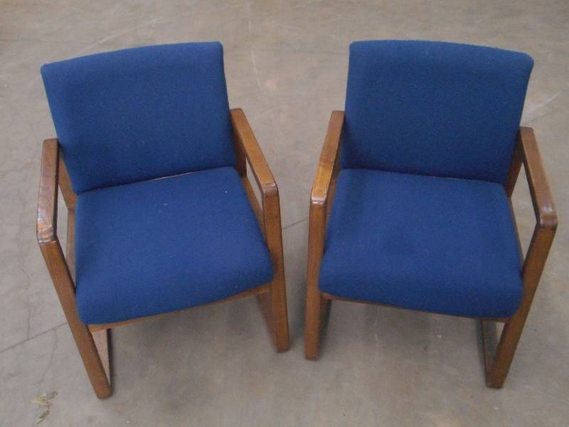 lot 58 image: (2) Matching Wood-Frame Cushioned C...