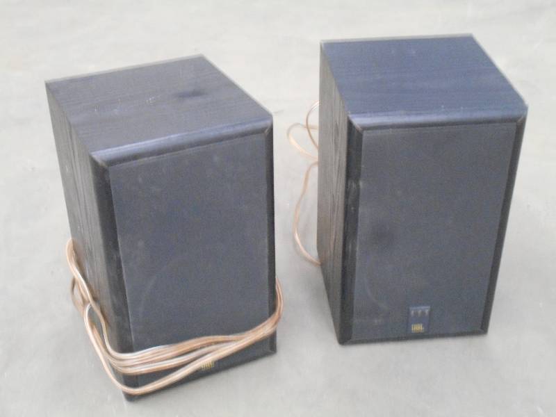lot 65 image: (2) JBL 500 Stereo Speakers, Workin...