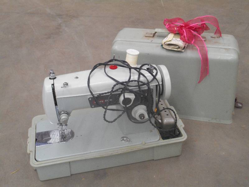 lot 85 image: Vintage Sears Kenmore Sewing Machin...