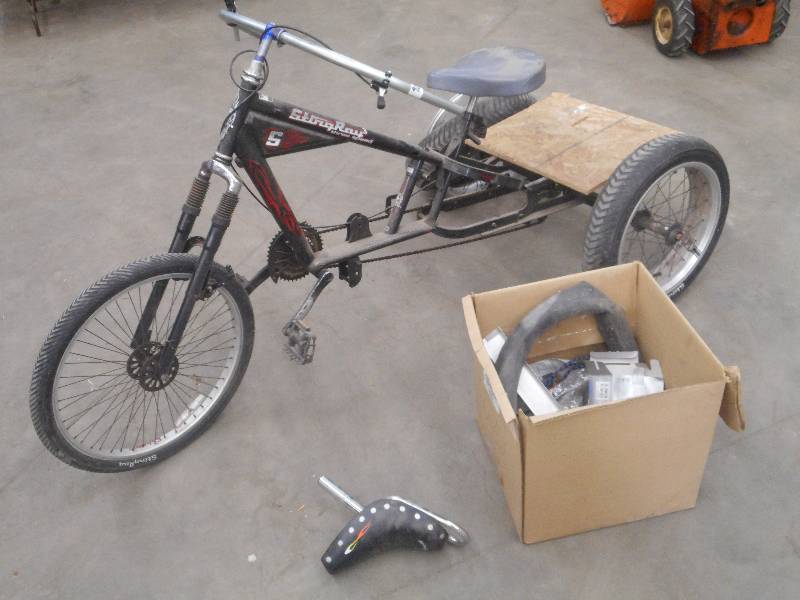 lot 90 image: Schwinn Stingray 3-Speed Tricycle, ...