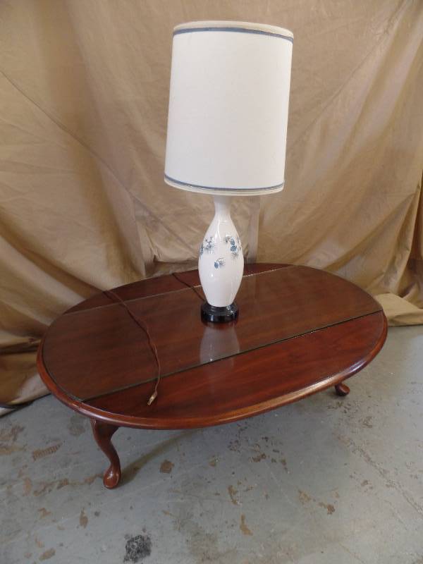 Drop Leaf Coffee Table and Lamp