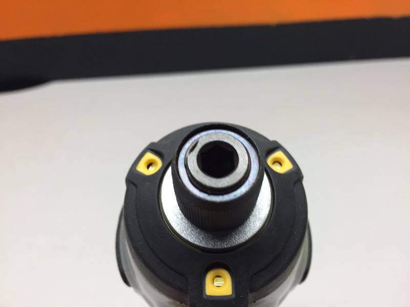 DEWALT 20VOLT MAX 14 CORDLESS IMPACT DRIVER
