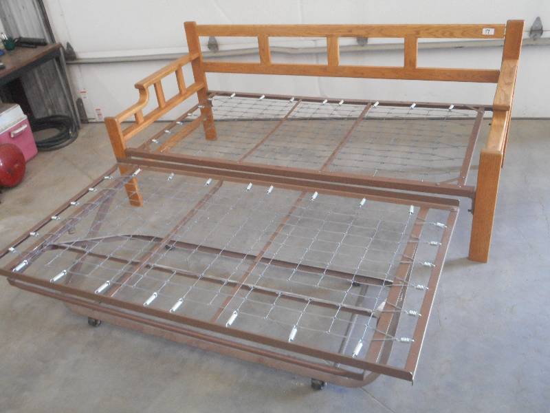lot 17 image: Wood-Framed Day Bed Set, No Mattres...