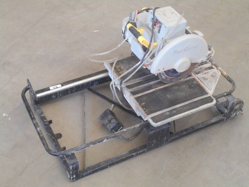 lot 22 image: FlorCraft 120Volt Wet Diamond Saw, ...
