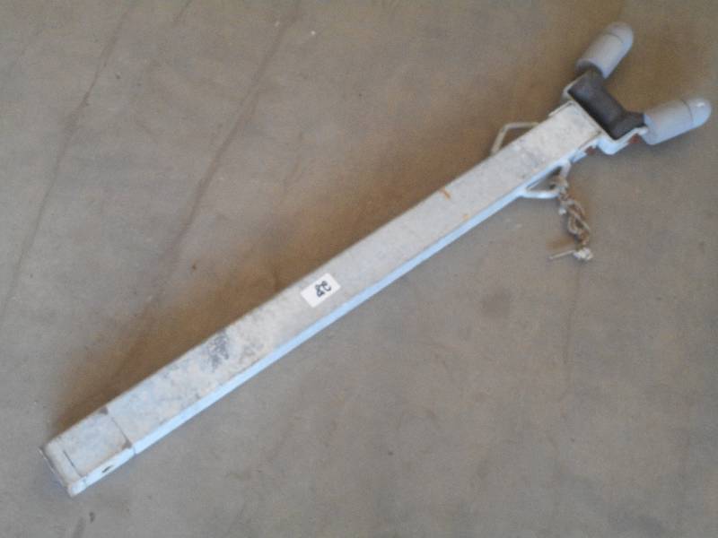 lot 28 image: Heavy Duty 4ft Transom-Saver ...