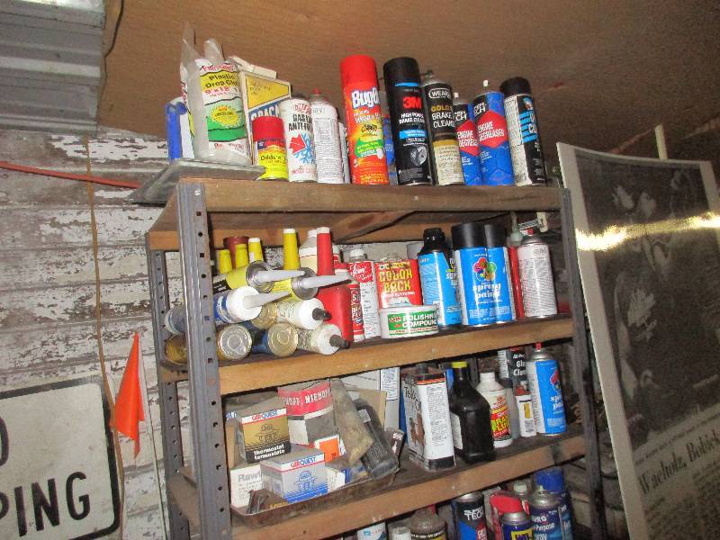 Shelf unit and contents