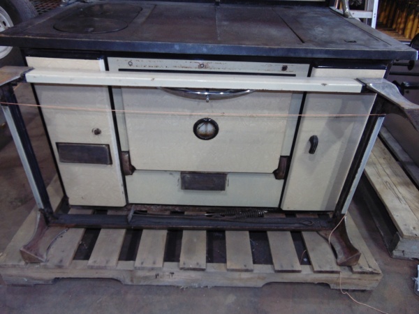 Monarch Malleable Iron Range