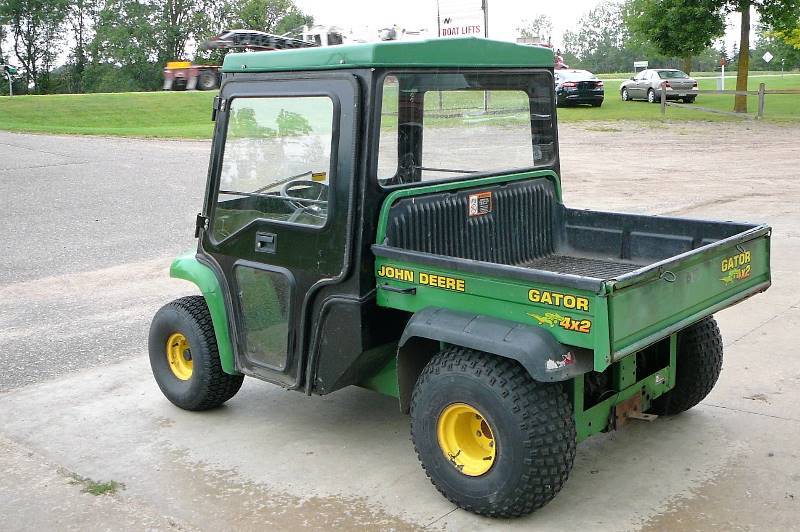 JOHN DEER GATOR