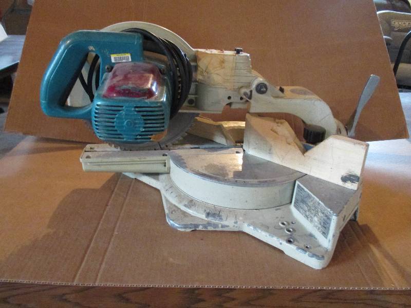 Makita 10 Sliding Compound Miter Saw