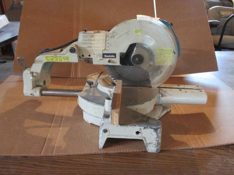 Makita 10 Sliding Compound Miter Saw